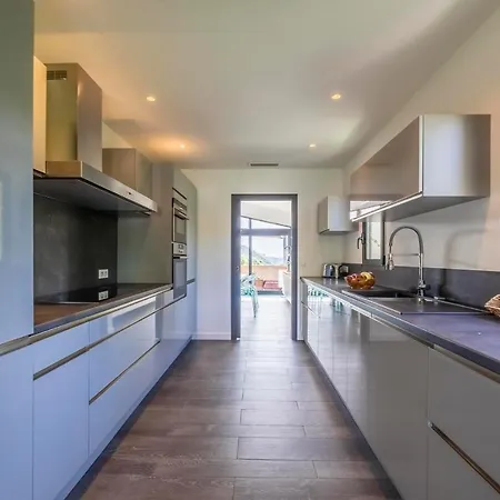 Domaine & Version Maquis Villa Bonifacio (Corsica)